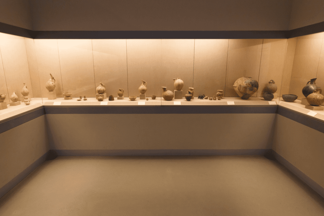 Santorini_Museum-min