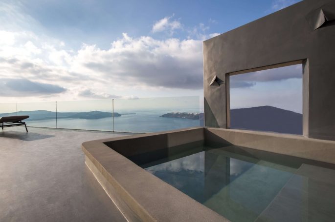 Santorini villa with plunge pool