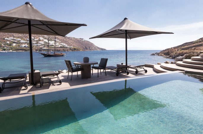 infinity pool villa in mykonos