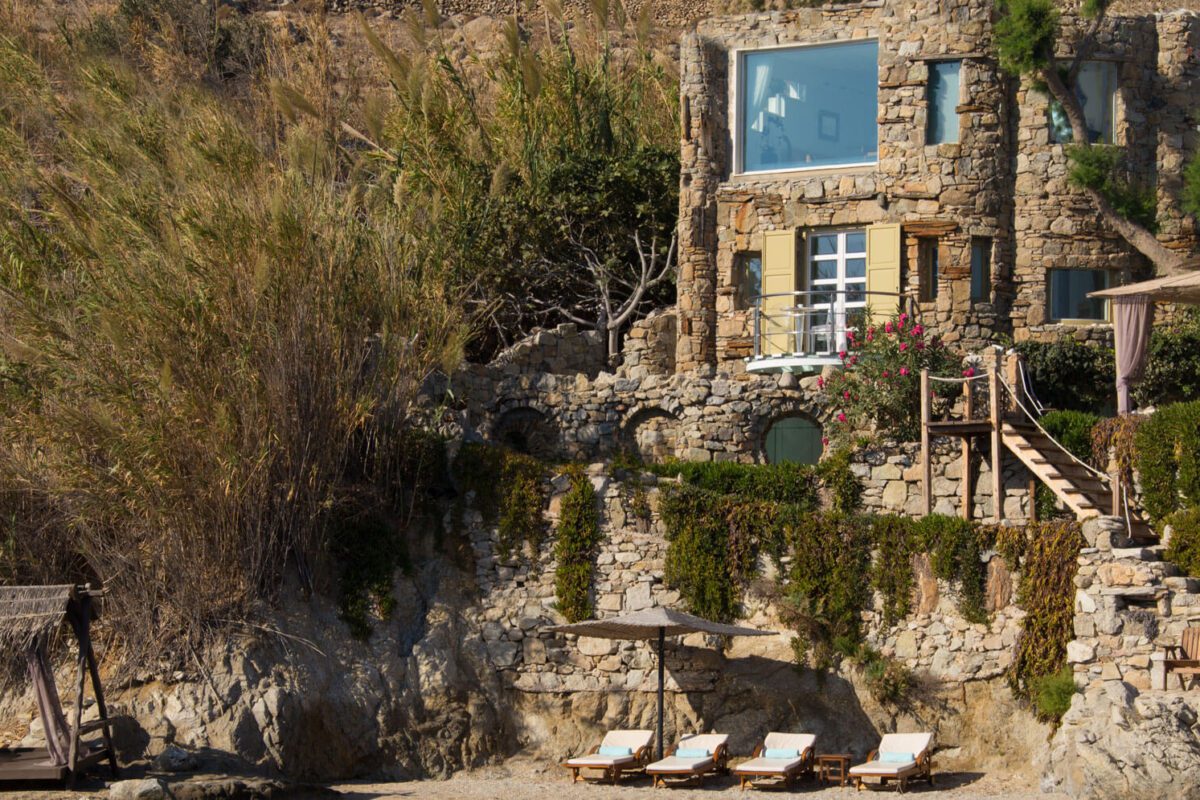 VILLA-NOAH’S-WATERFRONT-WITH-PRIVATE-POOL-&-PRIVATE-BEACH_1