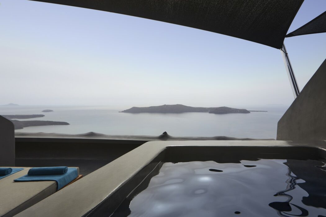 hideaway-suite-santorini-12