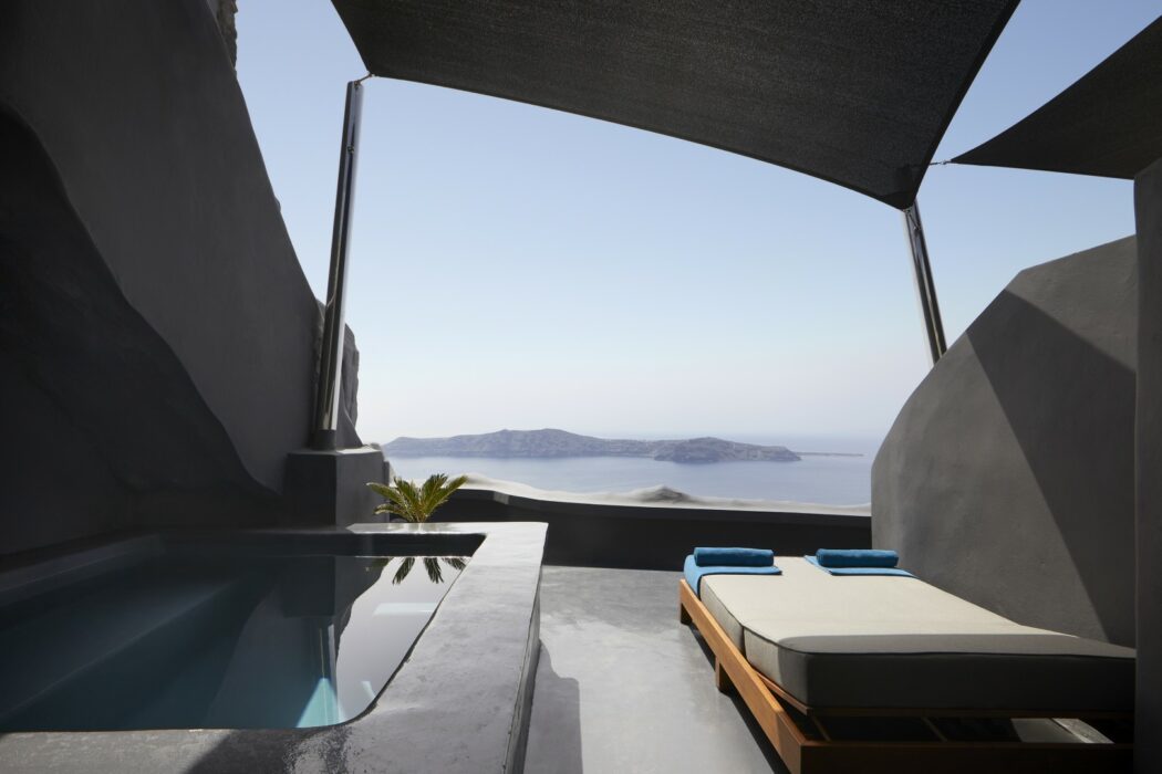 hideaway-suite-santorini-2