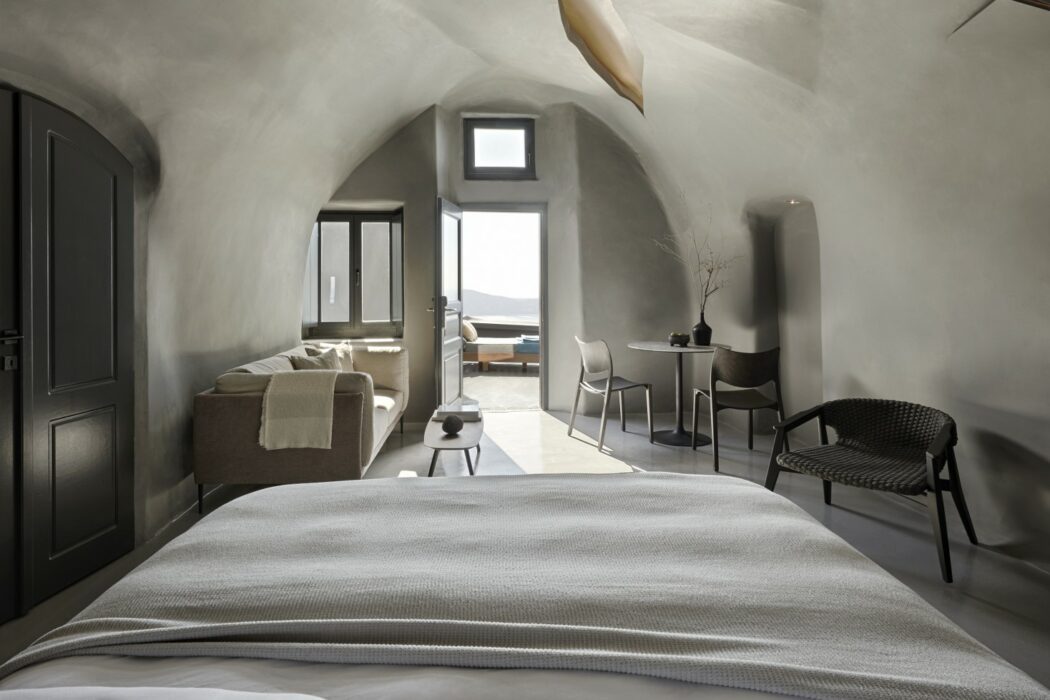 hideaway-suite-santorini-3