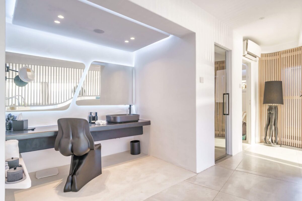 Honeymoon Luxury-Suite-with-Hot-Tub-Suite-76-5